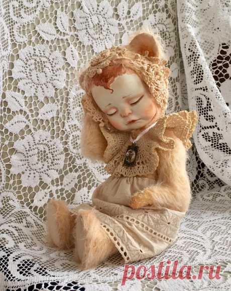 Teddy Doll Baby, Tiny Baby Doll, Vintage style,OOAK, Collection Doll, Interior Doll, Staffed body,Art Doll, Handmade Doll, Gift, , Soft Doll Teddy Doll The Baby wants to sleep Can Stand without support. (Costing) height of 27-28 cm (10.6 in). German mohair. A body pattern - Marina Komadey. Fastening - 5 cotter pins. The head on the shaking cotter pin. Filling of the Body - coniferous sawdust, sea sand and plastic granules. Filling of hands and legs - coniferous sawdust. Fi...