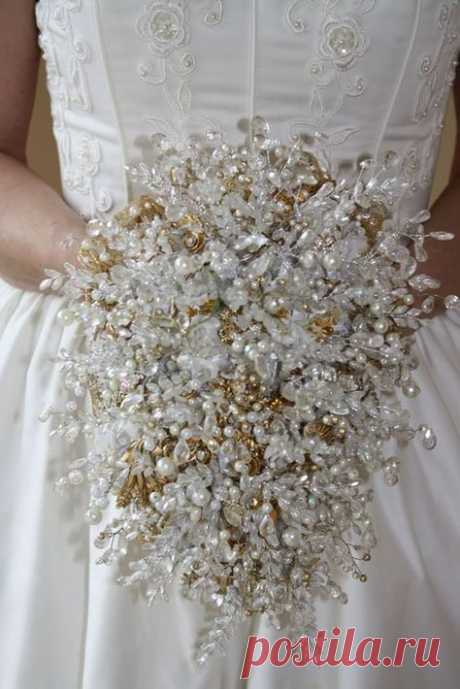 (73) Pinterest - Carry a sparkly vintage brooch bouquet on your big day! | Paris Wedding