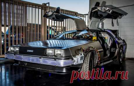 Интересные подробности об автомобиле DeLorean из фильма «Назад в будущее» . Тут забавно !!!