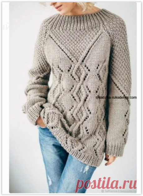 Интересный бежевый свитер - удлиненная модель спицами