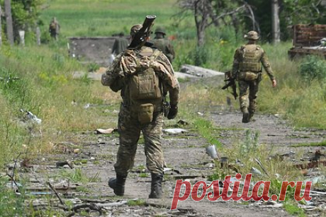 В Часовом Яре завили о тяжелой ситуации в городе. Глава украинской военной администрации города Часов Яр Сергей Чаус оценил обстановку в населенном пункте. По словам чиновника, ситуация в находящемся под Артемовском (дореволюционное название, принятое на Украине — Бахмут) городе «с каждым днем становится все тяжелее».