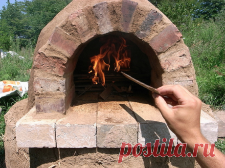 Как построить глиняную печь для хлеба и пиццы Идея выпечки на открытом воздухе в дровяной печи это особая романтика. Секретами строительства этой бюджетной глиняной печи делится с нами известный натуральный строитель Ziggy.           Итак, строим …