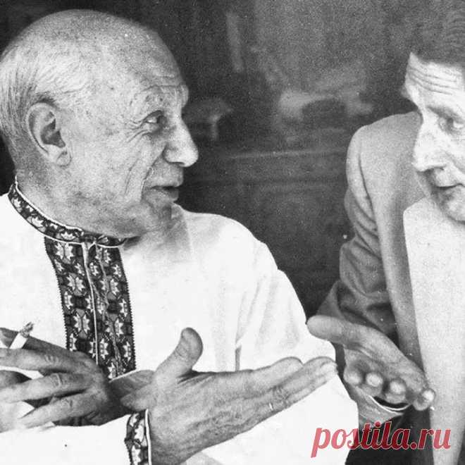 Пабло Пикассо в вышиванке, его первой женой была балерина Ольга Хохлова, родом из Нежина, 1954 год.