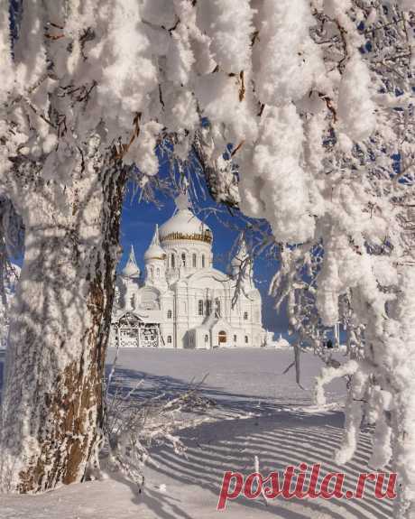 На Белой горе - и небо синее, и снег белее! 🌞❄🌲
Пермский край. Белогорский монастырь. 📷 nata_freya