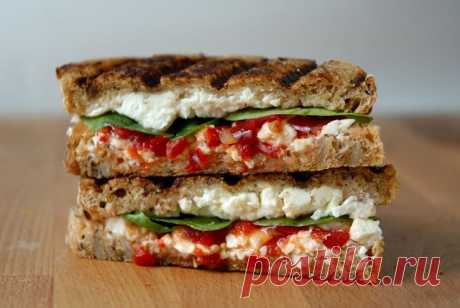Идеальный мужской завтрак #17- Поджаренный сэндвич по-гречески | BroDude.ru