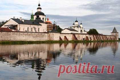 В Вологодской области откроют для посещения стены крепости XVII века. Кирилло-Белозерский музей-заповедник в Вологодской области 18 мая откроет для посетителей отреставрированные стены Кирилловской крепости XVII века. Для посетителей откроют прясла стен от Косой до Вологодской башен. До 2021 года прогулки по стенам были запрещены из-за аварийности.