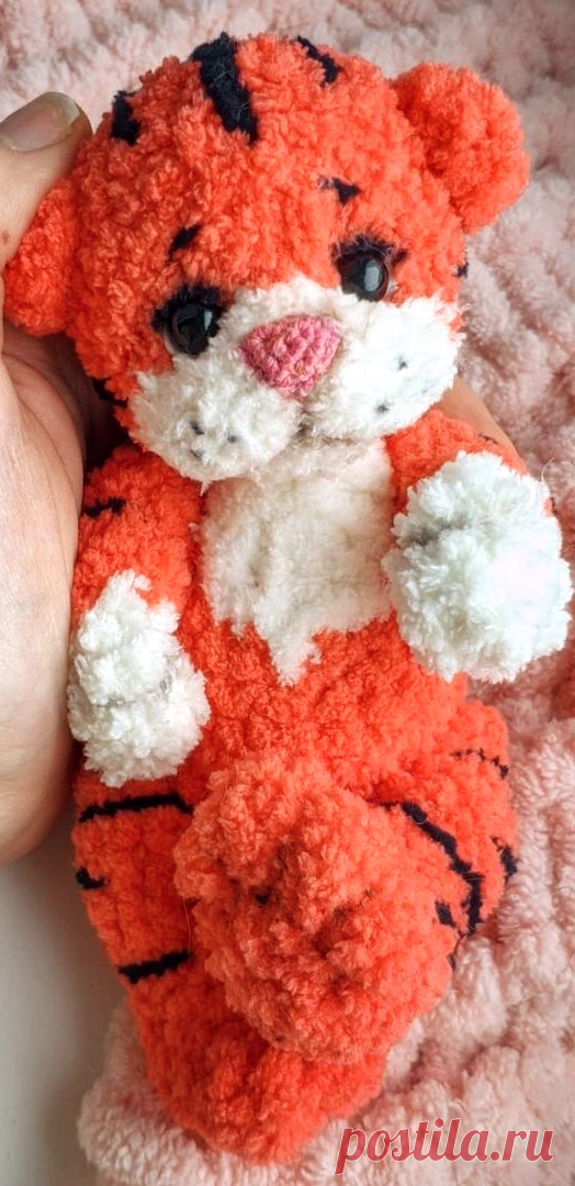PDF Тигрёнок крючком. FREE crochet pattern; Аmigurumi animal patterns. Амигуруми схемы и описания на русском. Вязаные игрушки и поделки своими руками #amimore - плюшевый тигр, тигрёнок из плюшевой пряжи, тигрята, котик, кот, кошечка, кошка, котенок.
