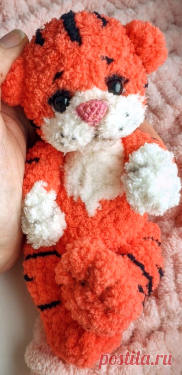 PDF Тигрёнок крючком. FREE crochet pattern; Аmigurumi animal patterns. Амигуруми схемы и описания на русском. Вязаные игрушки и поделки своими руками #amimore - плюшевый тигр, тигрёнок из плюшевой пряжи, тигрята, котик, кот, кошечка, кошка, котенок.