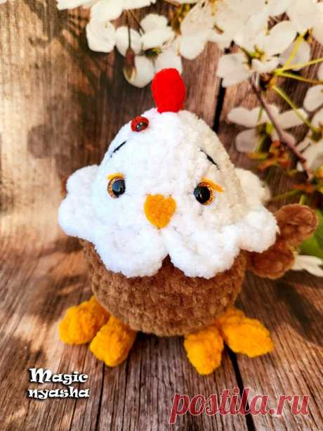 PDF Курочка Ко-Ко крючком. FREE crochet pattern; Аmigurumi toy patterns. Амигуруми схемы и описания на русском. Вязаные игрушки и поделки своими руками #amimore - маленькая курочка к Пасхе, пасхальная курица из плюшевой пряжи, плюшевая птица.