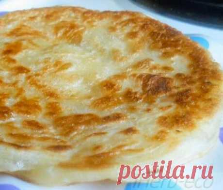 Паратхи - индийские лепешки Паратхи - один из множества видов индийского цельно-зернового плоского хлеба - они могут быть простыми или с разнообразной начинкой. Этот рецепт - с наиболее популярной - картофельной начинкой
Ингреди…