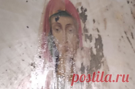 В Оренбургской области с приходом наводнения замироточила икона Богородицы. В епархии объяснили, что иконы мироточат при горе или опасной ситуации.
