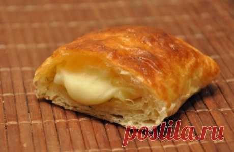 Пирожки из слоеного теста с интересными начинками | Четыре вкуса
