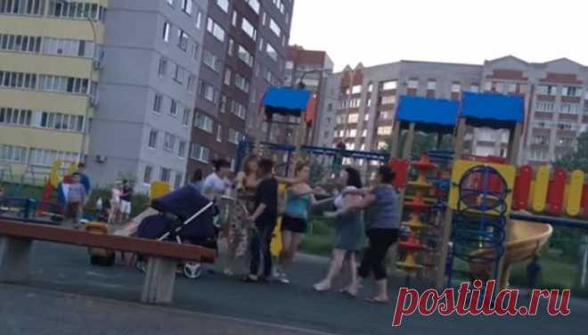 Пьяные мамки на детской площадке, устроили драку | Общество
