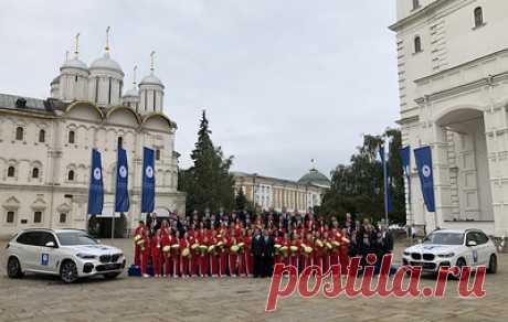 Медведев вручил российским олимпийцам ключи от автомобилей. Золотые медалисты получили автомобили BMW X5, серебряные и бронзовые - BMW X3 различных комплектаций