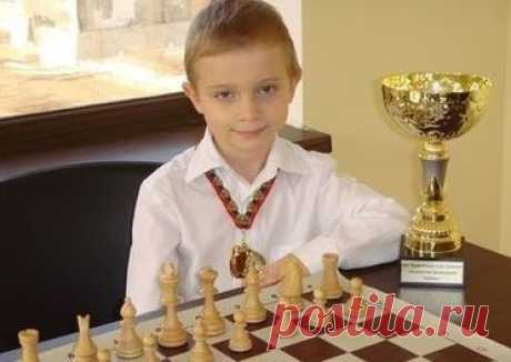 8-летний Илья Маковеев из Геленджика завоевал золотую медаль на проходившем в Батуми юношеском чемпионате Европы по шахматам...