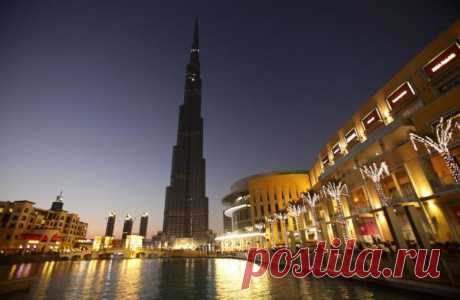 самого высокого в мире здания “Бурж Дубай” (Burj Dubai, «Дубайская башня»).   При открытии “Бурж Дубай” была переименована в “Бурж Халиф” в честь президента ОАЭ шейха Халифа бен Заида Аль Нахайяна.