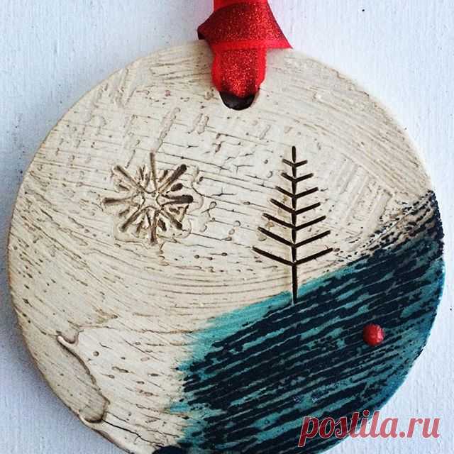 I am heading home to Scotland with my 5 year old for Christmas.... Merry Christmas everyone 😘❤️ wishing everyone more beauty, fun, happy times.... And less stress as this time of year turns folks crazy.  #lesleymcinally #canadianceramics #christmasdecorations #landscape #ceramics #ceramique #tree #treedecoration #buyhandmade