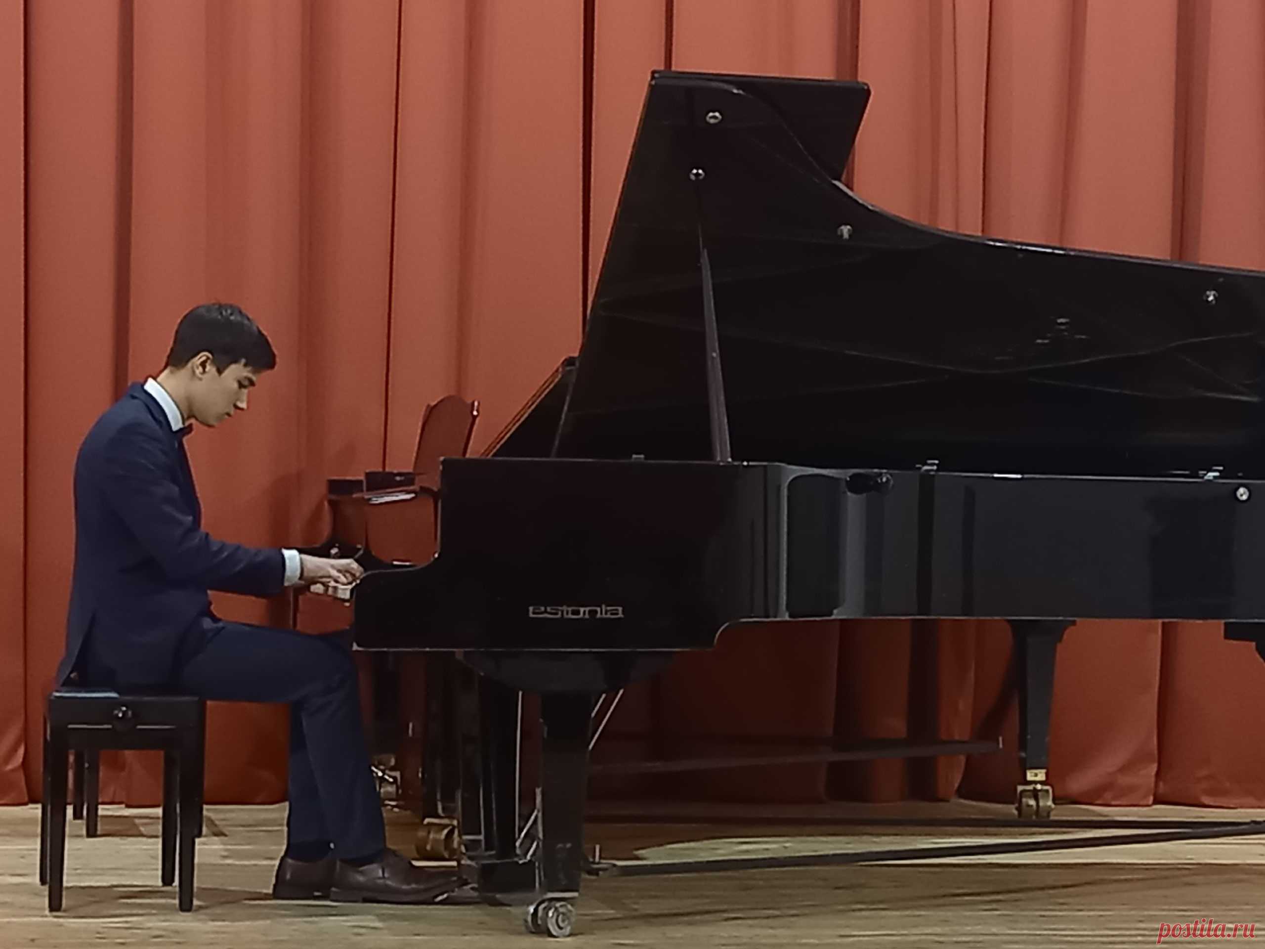 Андрей Серов. Концертный этюд для фортепиано. Исполняет Ян Заматорин.