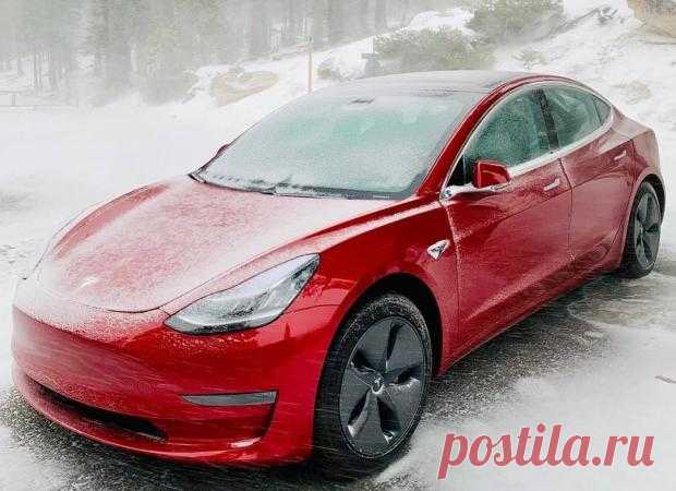 Блогер испытал климат-контроль Tesla Model 3: мужчина провел морозную ночь в электрокаре