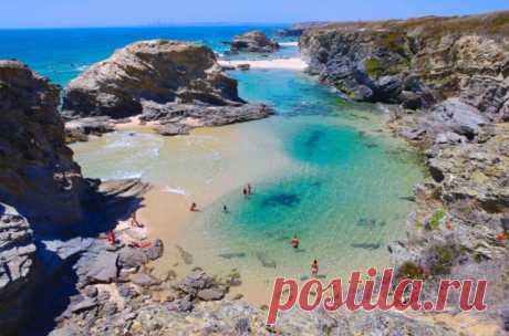 Portugal - Conheça o Mais Belo País da Europa : A costa Alentejana está na moda, e percebe-se porquê! Descubra as maravilhas da praia da Samoqueira....