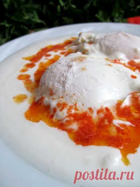 Постигая искусство кулинарии... : Чылбыр - яичница с йогуртом (Çılbır)