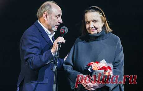 Наталье Теняковой вручили награду &quot;Легенда сцены&quot; премии &quot;Звезда театрала&quot;. Лауреатами премии также стали народные артисты Александр Калягин и Александр Филиппенко