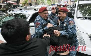 Всех задержанных на акциях протеста в Ереване освободили. Всех задержанных активистов, которые по призыву движения «Тавуш во имя Родины» перекрыли улицы Еревана с требованием отставки премьер-министра Армении Никола Пашиняна, освободили.