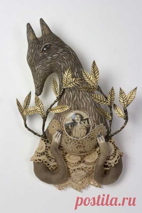 Wolf of the Gilded Forest - Pantovola Textile Art and Sculpture