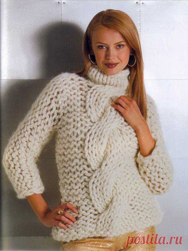 МК по вязанию спицами белого женского свитера с объемной косой крупной вязки с подробным описанием и схемой