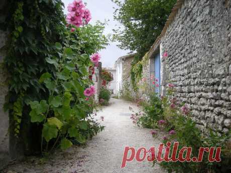 Деревня Тальмон-сюр-Жиронд (Talmont-sur-Gironde). Приморская Шаранта, Франция