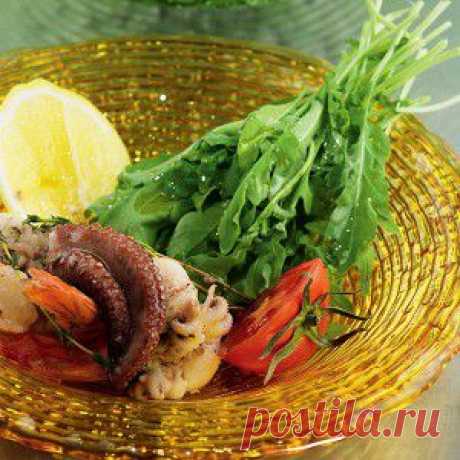 Салат с морепродуктами и рукколой - BestCook