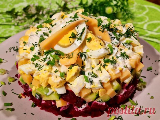 САЛАТ на Пасхальный Праздничный стол!
Ссылка на видео:
https://youtu.be/Dmm9zuUieXE
Предлагаю попробовать сытный салатик, который украсит ваш Праздничный стол и порадует своим вкусом вашу семью и гостей! Состав: Свекла - 1 шт. Яйца - 4 шт. Огурец - 2 шт. Сыр твердый - 120 гр. Чеснок - 2 зубчика. Майонез - 6 ст. л. Укроп - 1 пучок. Лук зеленый, соль.