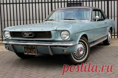 Ford Mustang V8 Hardtop - 1966 - Catawiki in zeer goede staat verkerende Ford Mustang V8 Hardtop Coupe uit 1966 met nieuwe airconditioning en powersteering. Mooi pony interieur, originele wielen en banden met white Lines. Origineel vinyldak auto in goede staat. Deze Mustang is voorzien van Duitse TUV en H-Kennzeichen. Heerlijk rijdende en mooie Mustang. 

Automaat
afgelezen km stand: 45.590 miles

Dit voertuig kan bekeken en afgehaald worden in Waalwijk, Nederland.
Bieding...