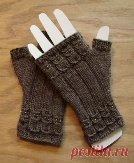 Followed the link and downloaded the free pattern! | Mittens and Gloves | Бесплатный Шаблон, Перчатки и Owl