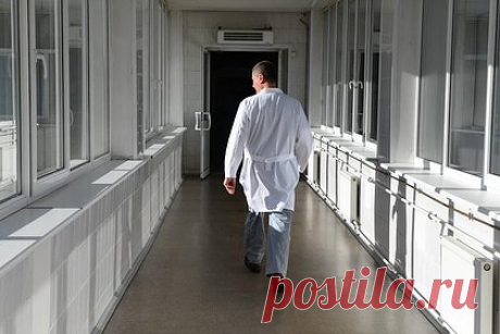 Иностранка привела в детсад Санкт-Петербурга мальчиков с ожогами. Уроженка Таджикистана привела в детский сад в Кировском районе в Санкт-Петербурге двух мальчиков 6 и 8 лет с ожогами на руках. Об этом стало известно «Фонтанке» в пятницу, 8 декабря. По сведениям издания, в полицию обратилась заведующая дошкольного учреждения. Мать уже допросили полицейские.