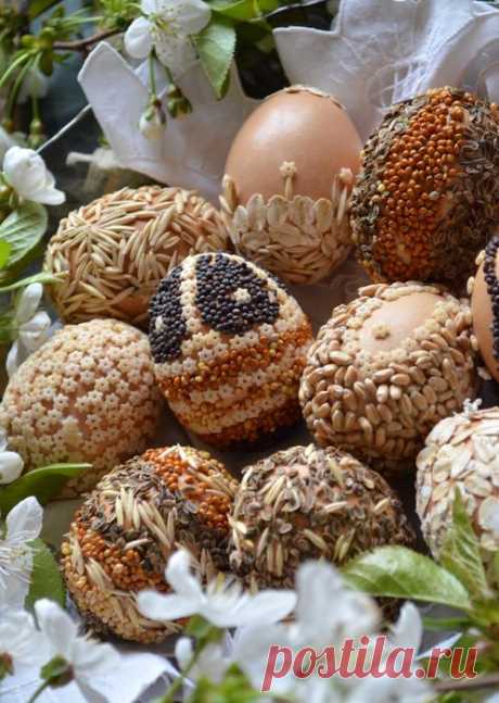 Пасхальные ЭКО-яйца - декор крупой и семенами.