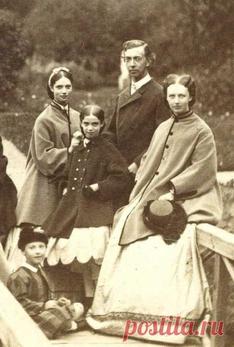 In 1864 Princess Dagmar with Tsarevich Nicolas (Nixa) Императрица Mария Федоровна - Том 1. – 486 photos  | VK   |  Pinterest • Всемирный каталог идей