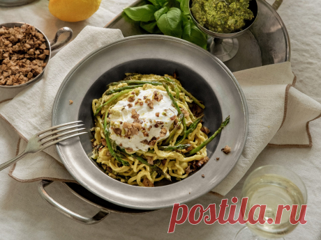 Spargel-Pasta ist das perfekte Frühlingsessen – und so wird das Gericht gemacht | AD Magazin