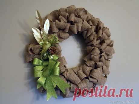 Sweet Parrish Place: Changing A Burlap Wreath From Fall To Christmas