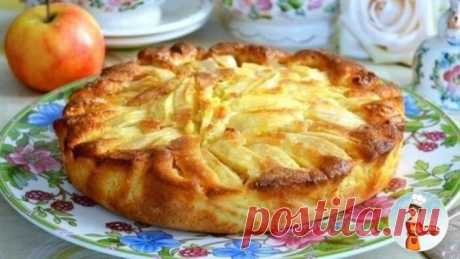 Итальянский деревенский пирог с яблоками
Вкуснота необыкновенная!!!
Не зря он называется — деревенский. По своему составу он похож на шарлотку, но гораздо нежнее и вкуснее!
Вообще, яблочная выпечка считается одной из самых несложных и лакомых. Такой пирог всегда можно быстро сделать к чаю или внезапно пришедшим гостям, или даже сделать на праздник, украсив верх свежими ягодами, сахарной пудрой и уложив яблочные дольки в форме цветов!
Ингредиенты:
Мука пшеничная—180 г
Яблок...