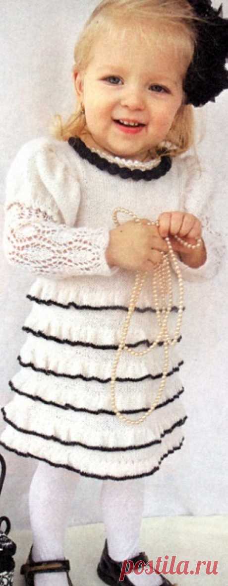 Вязаное детское платье