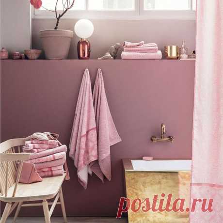Dzień dobry w poniedziałek. Życzymy Wam dobrego dnia w takich kolorach 😉 @hm_home #thinkpink #pinkrules #pink #gold #bathroom #mood #róż #złoto #inspiration #decor #homedecor #homedesign #design #trendy #scandinavian #scandinaviandesign