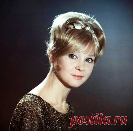 Людмила Гурченко, 12 ноября, 1935
  • 30 марта 2011