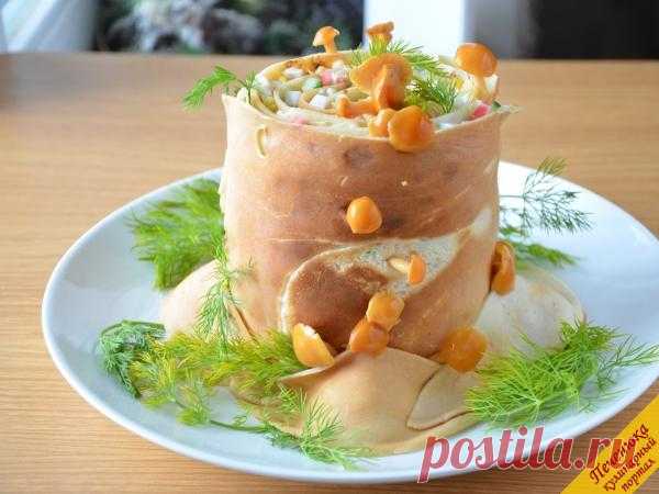 Салат пенек из блинов с ветчиной и грибами