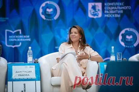 В Москве анонсировали экскурсии в крупнейшую российскую инфекционную больницу. Москвичи заняли почти все слоты для предварительной записи на экскурсии в новый флагманский центр и Московский урологический центр легендарной Боткинской больницы менее чем за сутки. Из-за высокого спроса экскурсии продолжатся, в частности всех желающих планируется пригласить в ИКБ №1 после ее открытия.