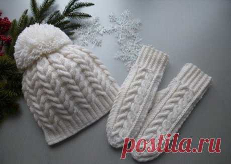 Вязание спицами: белоснежный зимний набор шапка и варежки