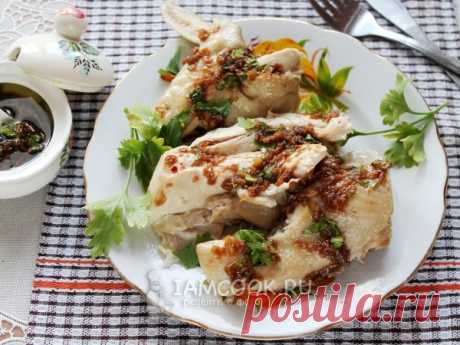 Вареная курица по-кантонски — рецепт с фото на Русском, шаг за шагом. Деликатный вкус вареного куриного мяса удачно сочетается с экзотическим соусом - все в китайском стиле! #рецепт #рецепты #еда #курица #вареная_курица #обед #ужин