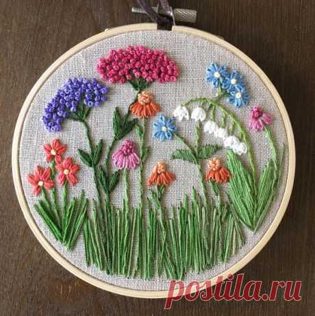 Embroidery hoop art gift for her / Hand embroidered lavender home decoration / Framed botanical wall art / Floral hand stitched room decor - MyKingList.com