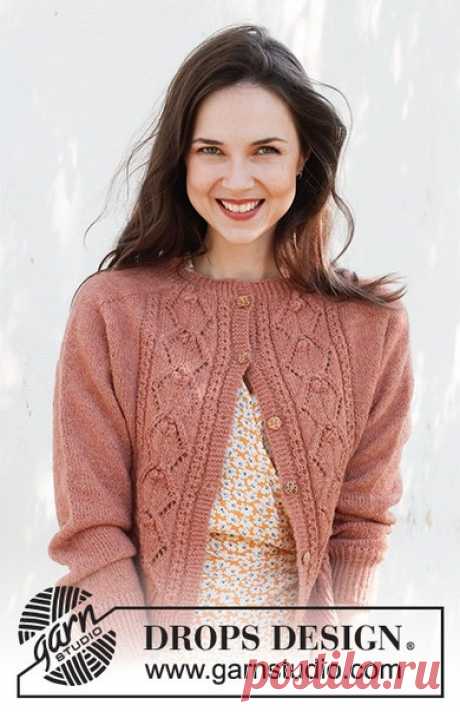Жакет Crystal Lattice

Жакет можно связать из пряжи DROPS Alpaca или DROPS BabyMerino. Изделие вяжется сверху вниз с плечом типа «погон», ажурным узором с шишечками и имеет разрезы по бокам. Размеры S - XXXL.

Размеры: S - M - L - XL - XXL - XXXL
Понадобится:
Пряжа DROPS ALPACA (100% альпака, 167м/50г) 350-400-400-450-500-550г, цвет 9026, blush
либо пряжа DROPS BABY MERINO (100% мериносовая шерсть, 175м/50г)
350-350-400-450-500-500 г, цвет 48, blush
Пуговицы DROPS № 628: 6...