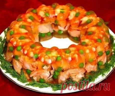 Красивое заливное из семги и креветок